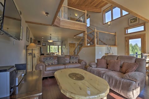 7 Mi to Copper Mtn Condo with Deck and Stunning Views Apartment in Frisco