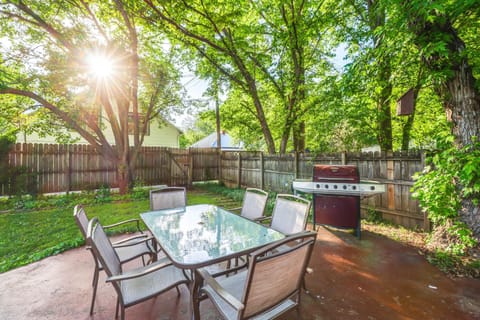 Harrison Family Home with Grill - Near Downtown! House in Arkansas