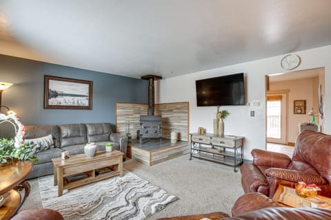 Near Red Rocks, Hiking and Skiing Kittredge Condo! Apartment in Kittredge