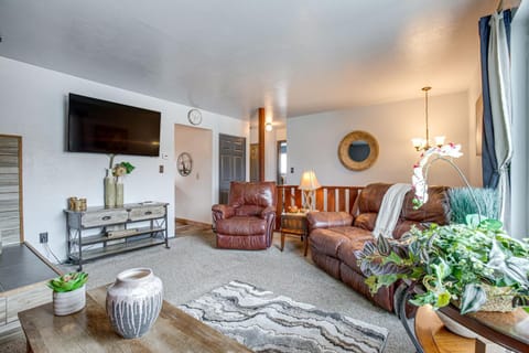 Near Red Rocks, Hiking and Skiing Kittredge Condo! Apartment in Kittredge