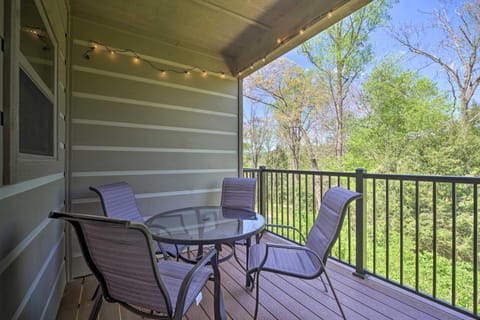 Townsend Condo with Pool, Great Smoky Mountain Views Apartment in Sevier County