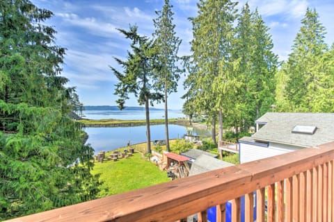 The Lillipad in Lilliwaup Magnificent Waterfront! Villa in Hood Canal