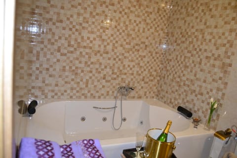 Hot Tub, Hot Tub, Bathroom