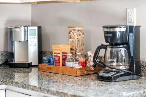 4BR, 3Bath for 11, Near Ark, Plenty of Free Parking House in Williamstown