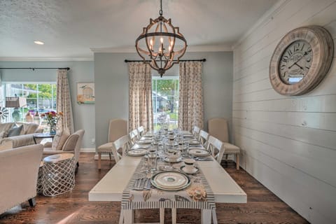 Elegant NW Oklahoma City Home with Spacious Yard House in Oklahoma City