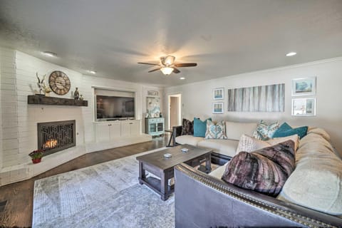 Elegant NW Oklahoma City Home with Spacious Yard House in Oklahoma City