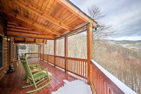 Waynesville Escape - Mtn Cabin Above the Clouds! Cabin in Ivy Hill