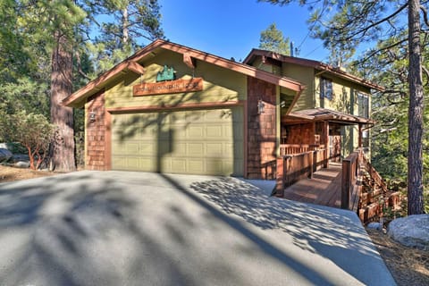 Cozy Idyllwild Cabin with Decks - Steps from Hiking! Cabin in Idyllwild-Pine Cove