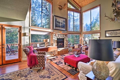 Cozy Idyllwild Cabin with Decks - Steps from Hiking! Cabin in Idyllwild-Pine Cove