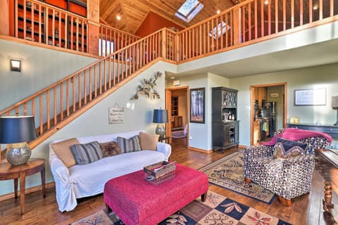 Cozy Idyllwild Cabin with Decks - Steps from Hiking! Cabin in Idyllwild-Pine Cove