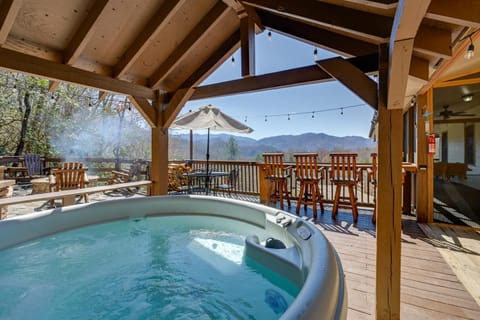 Beautiful Bryson City Home with Hot Tub and Mtn Views! House in Swain County