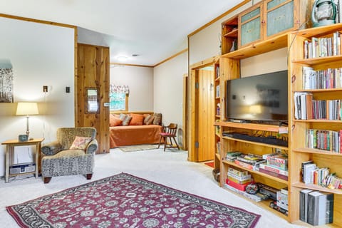 La Crescent Cottage on Minnesota Bluffs with View! House in Wisconsin