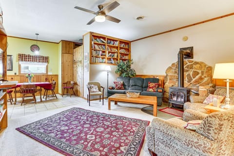 La Crescent Cottage on Minnesota Bluffs with View! House in Wisconsin