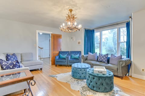 Slope Views Luxe Windham Retreat with Hot Tub! House in Windham