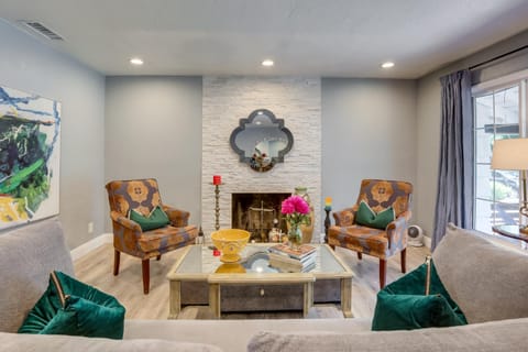 Family Home with Pool about 7 Mi to Downtown Sacramento! House in Arden-Arcade