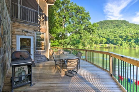 Tenn River Cabin with Hot Tub - 10 Mi to Chattanooga Cabin in Chattanooga