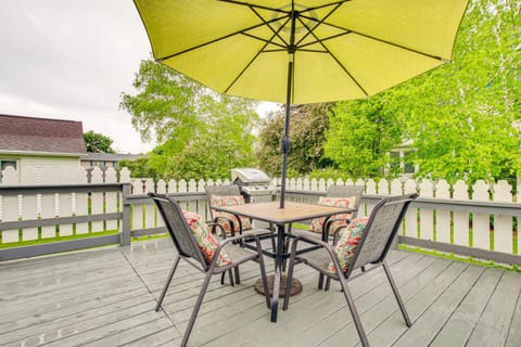 Lavish House with Patio - 2 Blocks to Green Lake! House in Green Lake