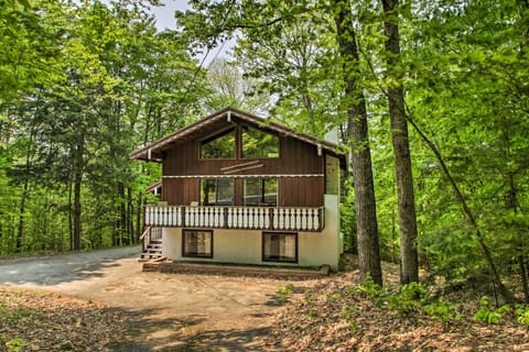 Swiss-Style Chalet with Fireplace - Near Story Land! House in Glen