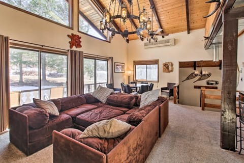 Swiss-Style Chalet with Fireplace - Near Story Land! House in Glen