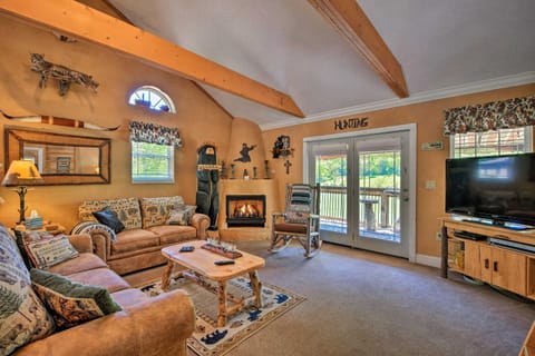 Cozy Cabin on Tenn River - 10 Mi to Chattanooga! Cabin in Chattanooga