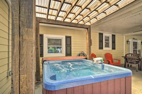 about 1 Mi to Dollywood Home with Hot Tub and Grill House in Pigeon Forge