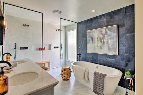 Luxury Albuquerque Home with Pool, Deck, and Hot Tub! House in Los Ranchos