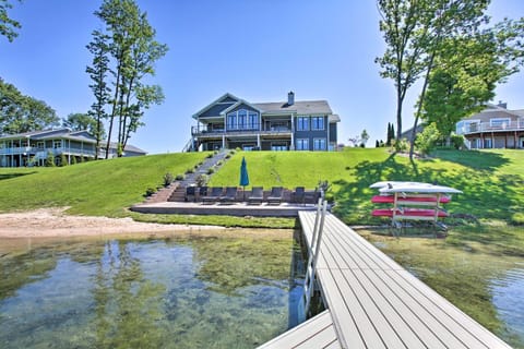 Sunroom and Hot Tub! Waterfront Silver Lake Home House in Michigan
