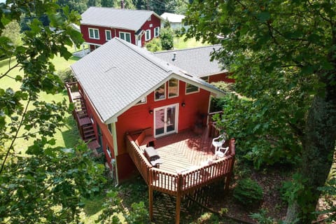 Hendersonville Cantrell Cottage - Smoky Mtn View Apartment in Laurel Park
