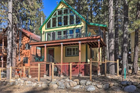 Close to Donner Lake and Skiing Truckee Getaway House in Donner Pines Tract