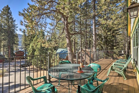 Close to Donner Lake and Skiing Truckee Getaway House in Donner Pines Tract