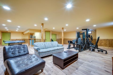 4 Mi to Mount Snow West Dover Cabin with Game Room Cabin in Dover