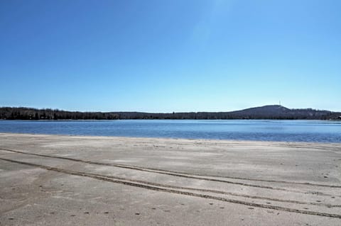 Deck and Resort Amenities Arrowhead Lake Home! House in Coolbaugh Township