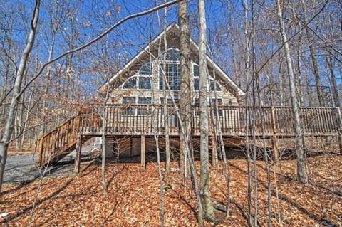 Deck and Resort Amenities Arrowhead Lake Home! House in Coolbaugh Township