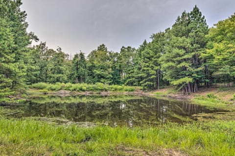 10 Mi to Hot Springs Natl Park Home with Grill! House in Arkansas