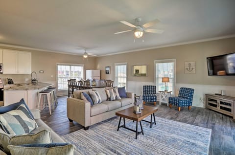 Spacious Murrells Inlet Hub with Pool, Walk to Shore House in Garden City