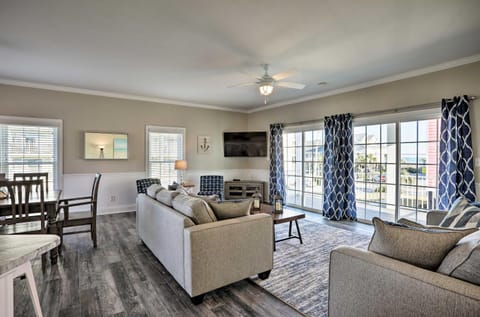 Spacious Murrells Inlet Hub with Pool, Walk to Shore House in Garden City