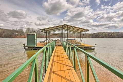 Lake Hartwell Lodge with Dock, Theater and Hot Tub! House in Lake Hartwell
