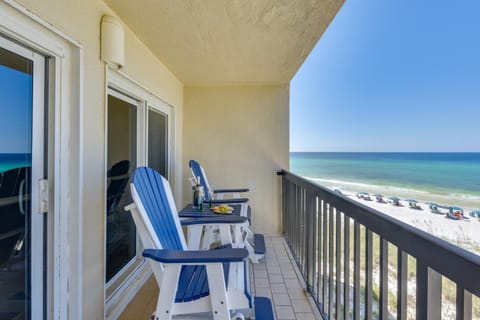 Oceanfront PCB Condo with Beach Access and 2 Pools Apartment in Sunnyside