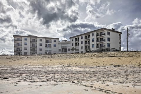 Oceanfront Ormond Beach Condo with Pool Access! Apartment in Ormond By The Sea