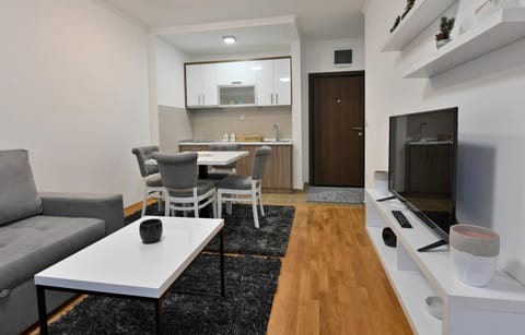 TV and multimedia, Kitchen or kitchenette, Dining area