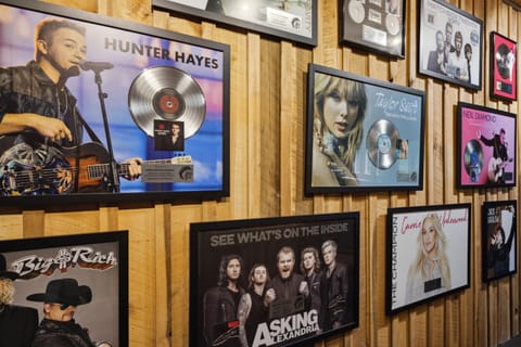 Charming Bunkhouse at Dark Horse Estate Apartment in Franklin