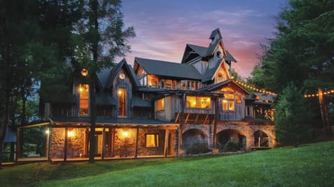Whimsical Gatehouse at Dark Horse Estate Apartment in Franklin