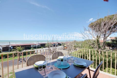Vela, terrazza sul mare, 2 camere, clima e posto auto a soli 50 m dal mare! by Alfareal Apartment in Castiglione della Pescaia