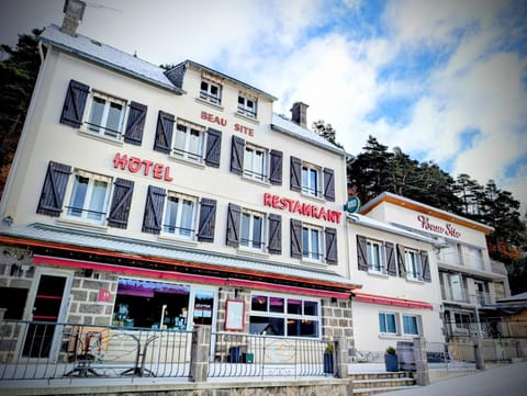 Property building, Restaurant/places to eat