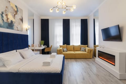 Communal lounge/ TV room, Living room, Bedroom