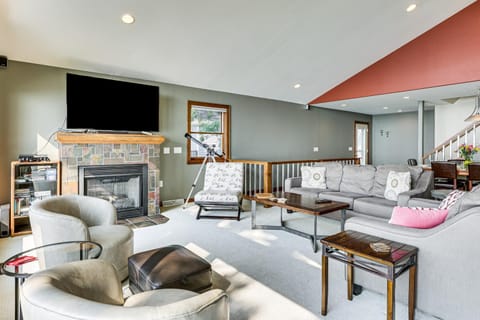 Spacious Edgerton Home with Private Beach and Views! House in Wisconsin