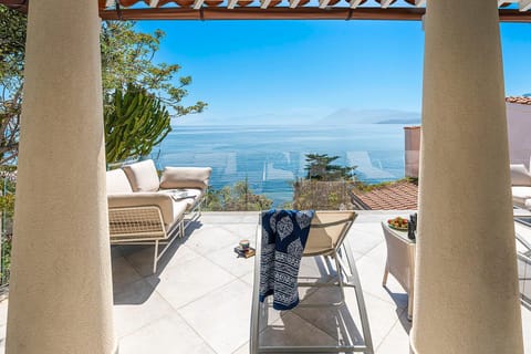 Balcony/Terrace, sunbed