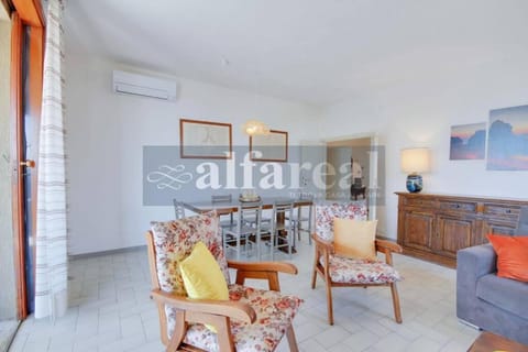 Living room, Seating area, air conditioner