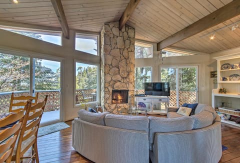 Lake Arrowhead Cabin with Deck and Scenic Forest Views Cabin in Lake Arrowhead