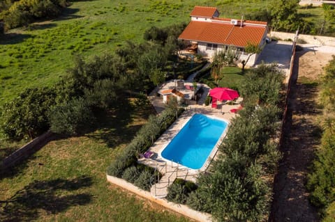 Bird's eye view, Pool view